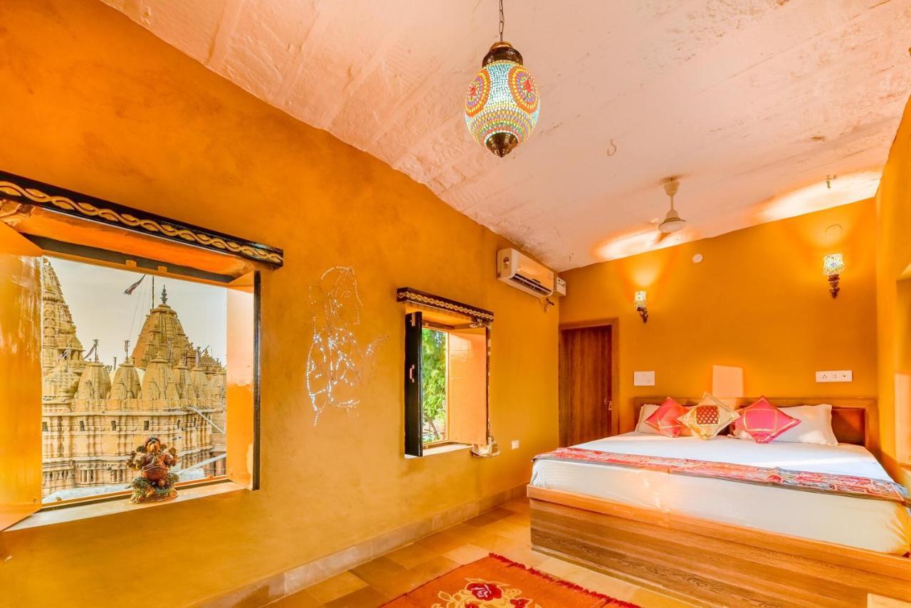 Mud Mirror Guesthouse Jaisalmer Bagian luar foto