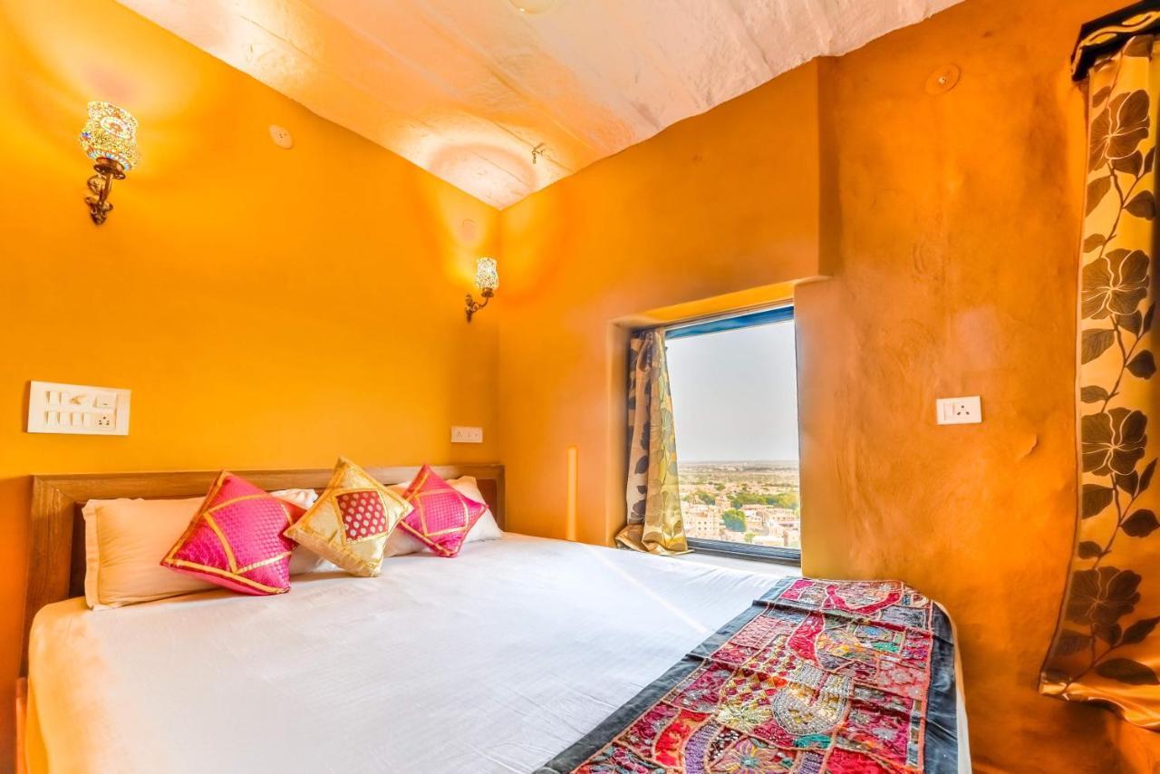 Mud Mirror Guesthouse Jaisalmer Bagian luar foto