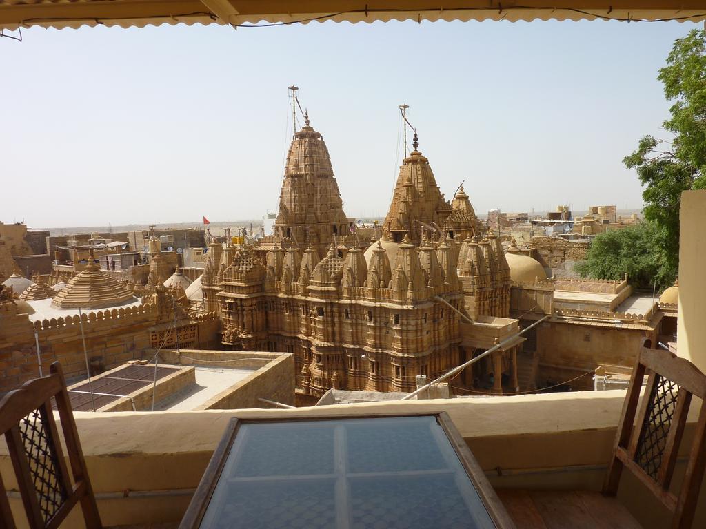 Mud Mirror Guesthouse Jaisalmer Bagian luar foto
