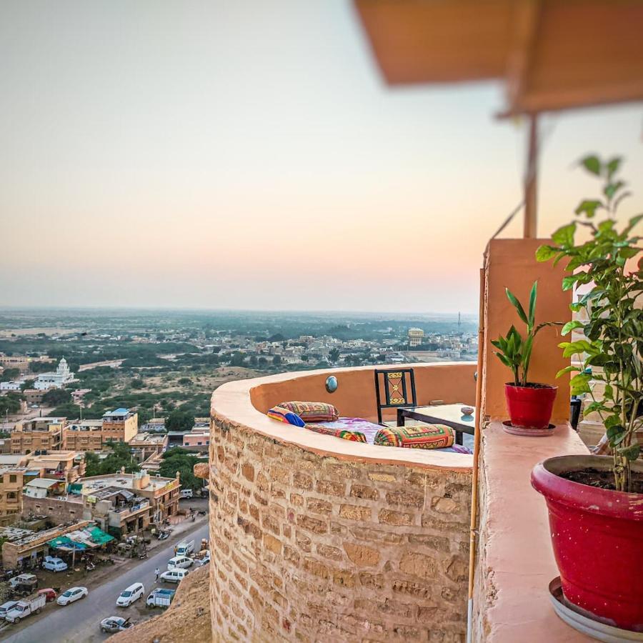 Mud Mirror Guesthouse Jaisalmer Bagian luar foto