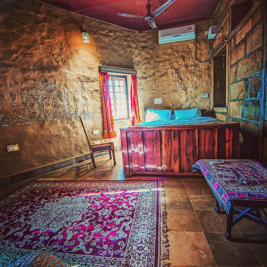 Mud Mirror Guesthouse Jaisalmer Bagian luar foto