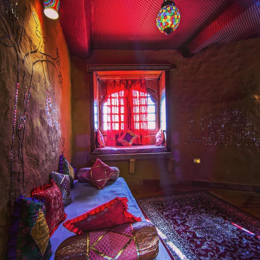 Mud Mirror Guesthouse Jaisalmer Bagian luar foto