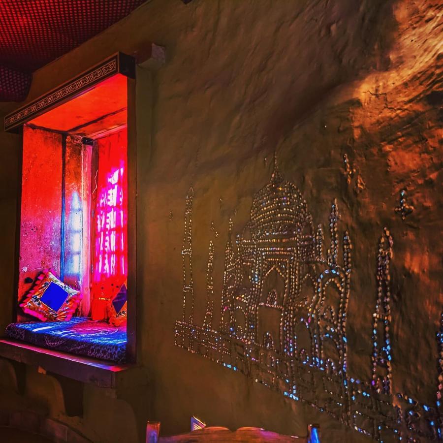 Mud Mirror Guesthouse Jaisalmer Bagian luar foto