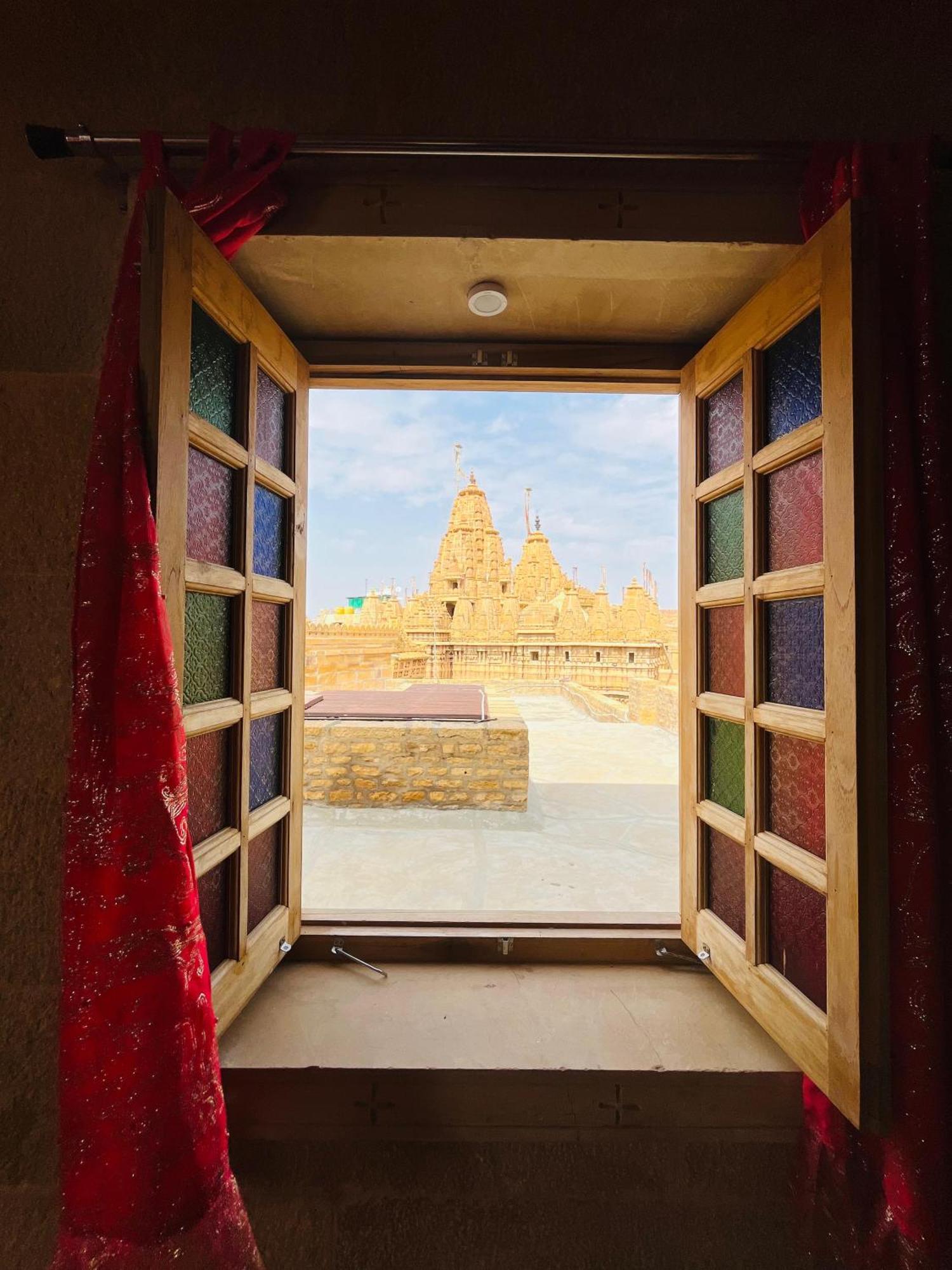 Mud Mirror Guesthouse Jaisalmer Bagian luar foto