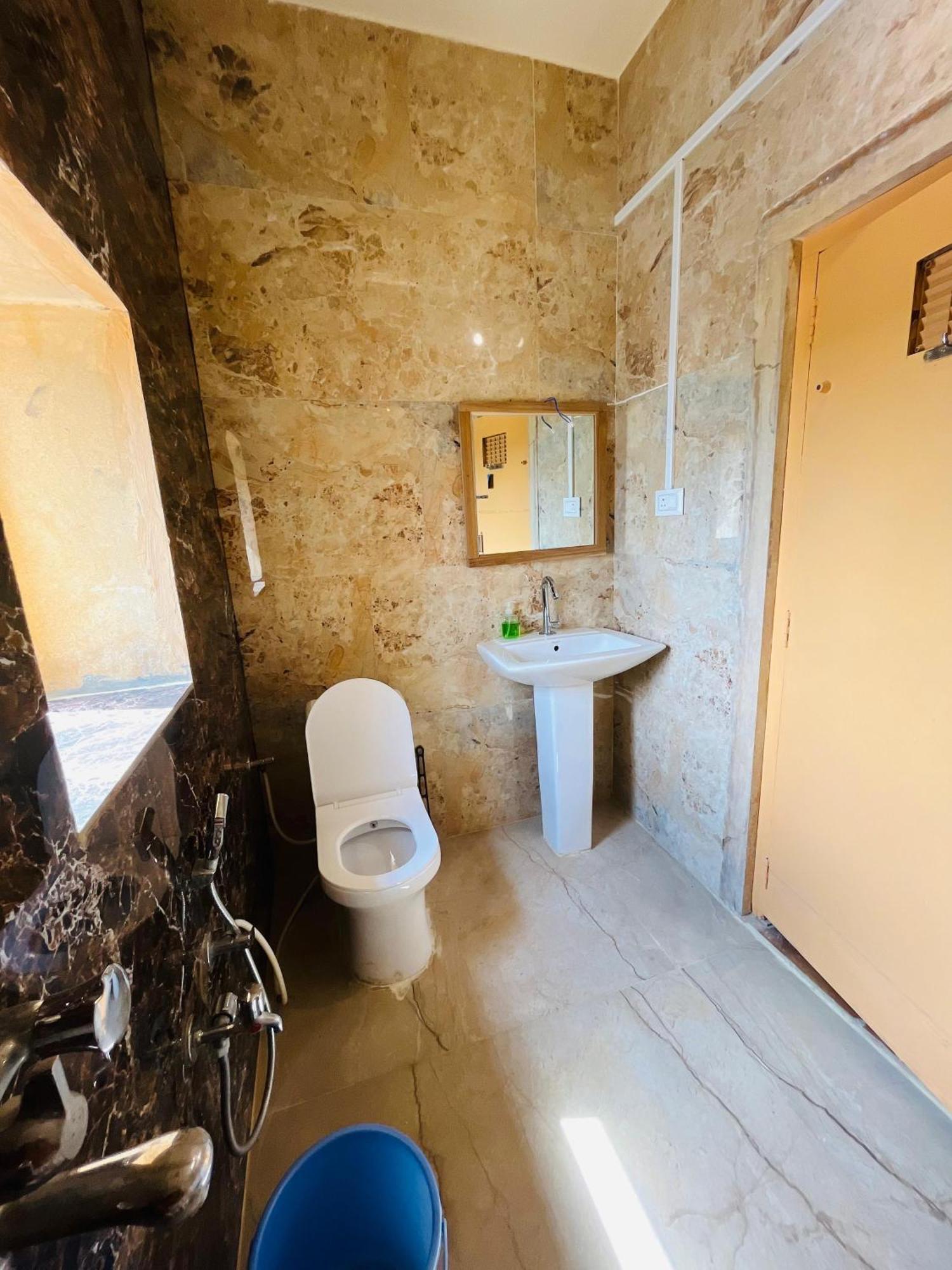 Mud Mirror Guesthouse Jaisalmer Bagian luar foto