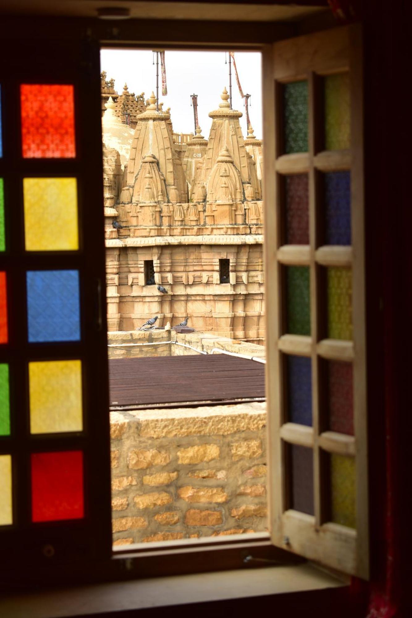 Mud Mirror Guesthouse Jaisalmer Bagian luar foto