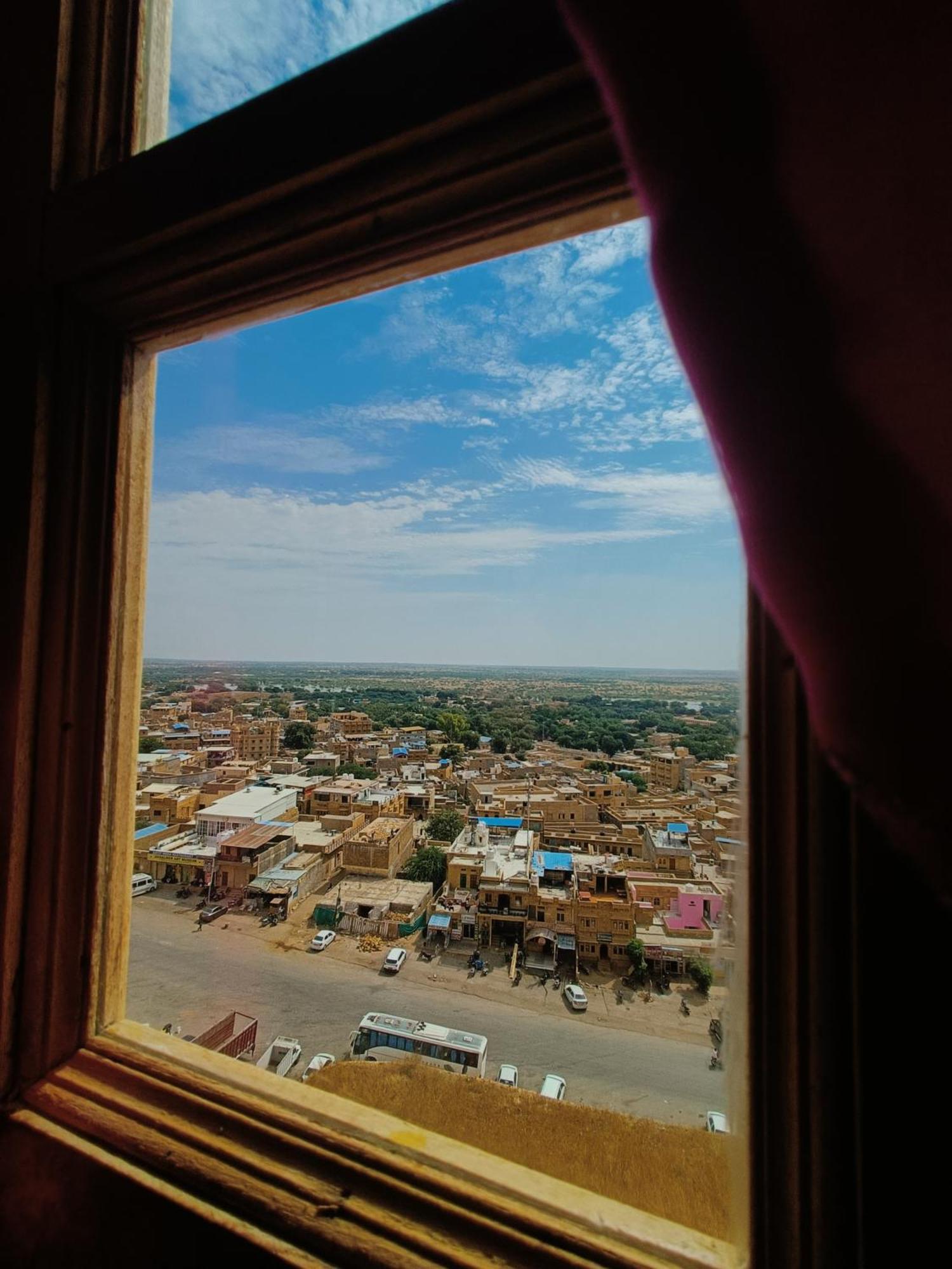 Mud Mirror Guesthouse Jaisalmer Bagian luar foto