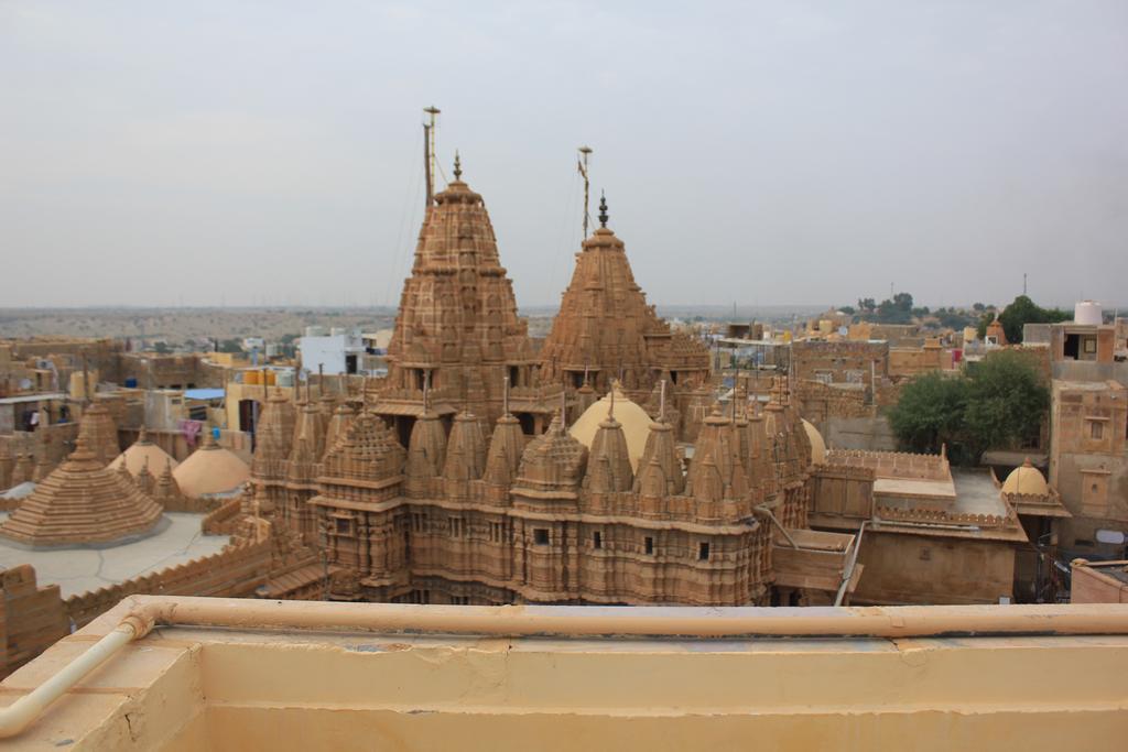 Mud Mirror Guesthouse Jaisalmer Bagian luar foto
