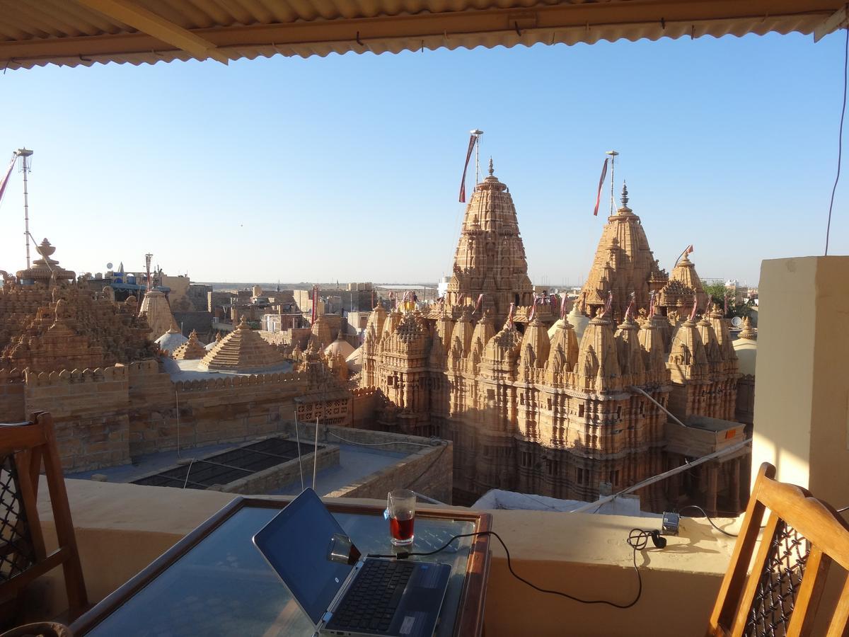 Mud Mirror Guesthouse Jaisalmer Bagian luar foto