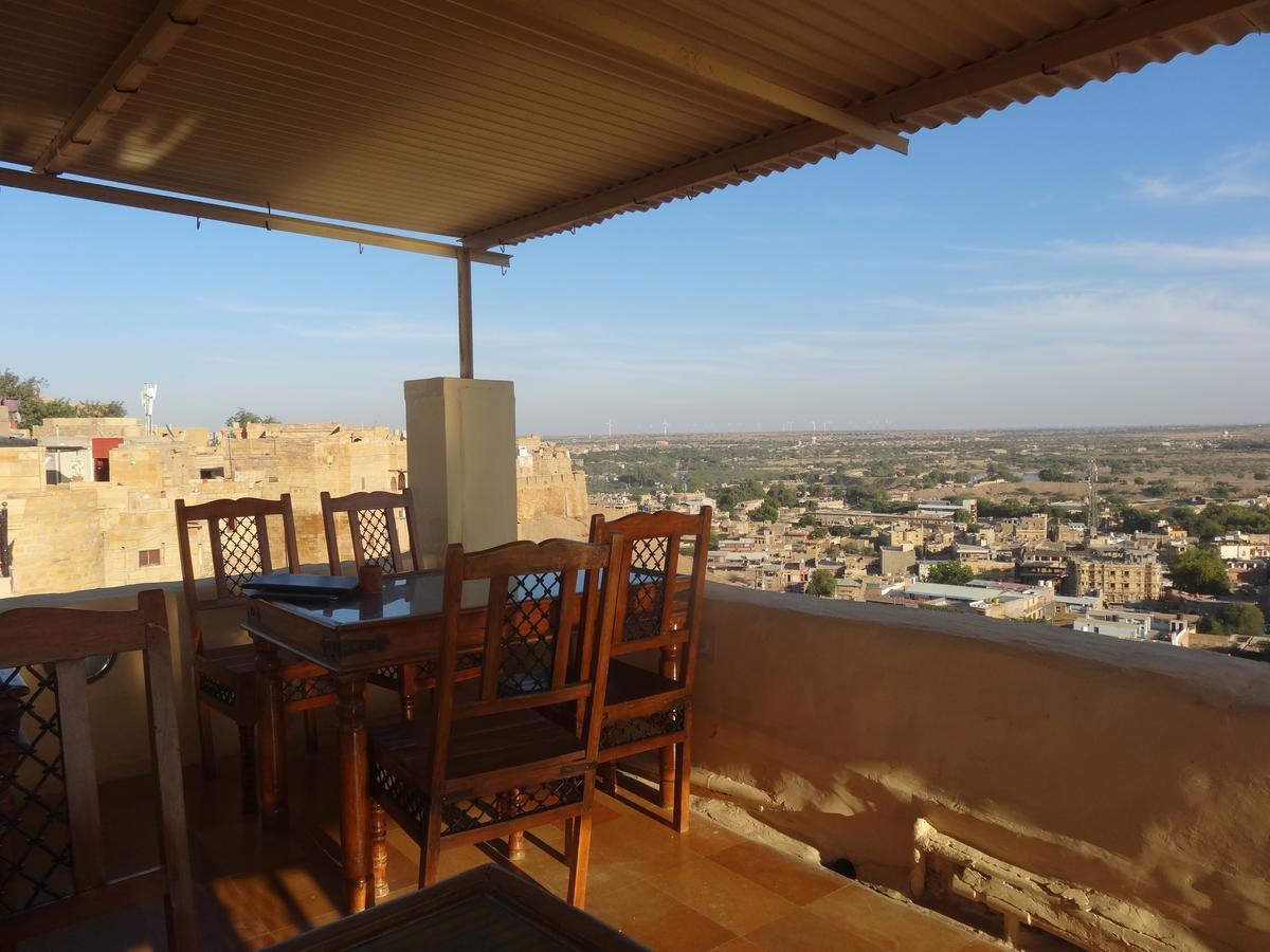 Mud Mirror Guesthouse Jaisalmer Bagian luar foto