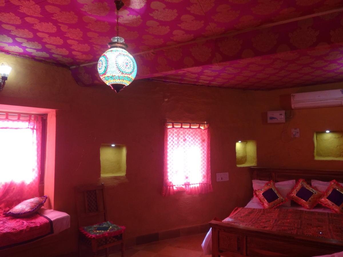 Mud Mirror Guesthouse Jaisalmer Bagian luar foto