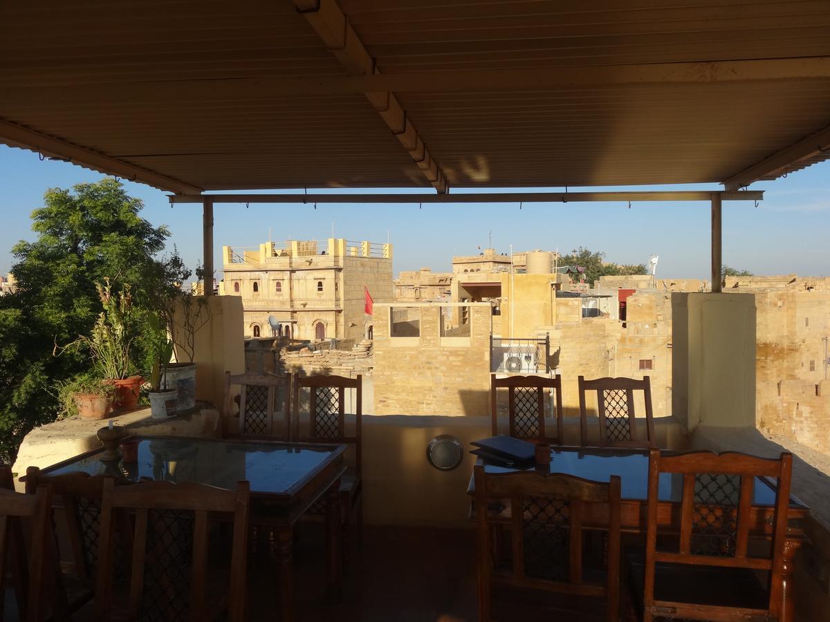 Mud Mirror Guesthouse Jaisalmer Bagian luar foto