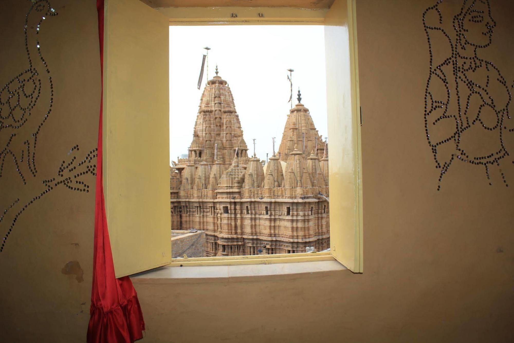 Mud Mirror Guesthouse Jaisalmer Bagian luar foto
