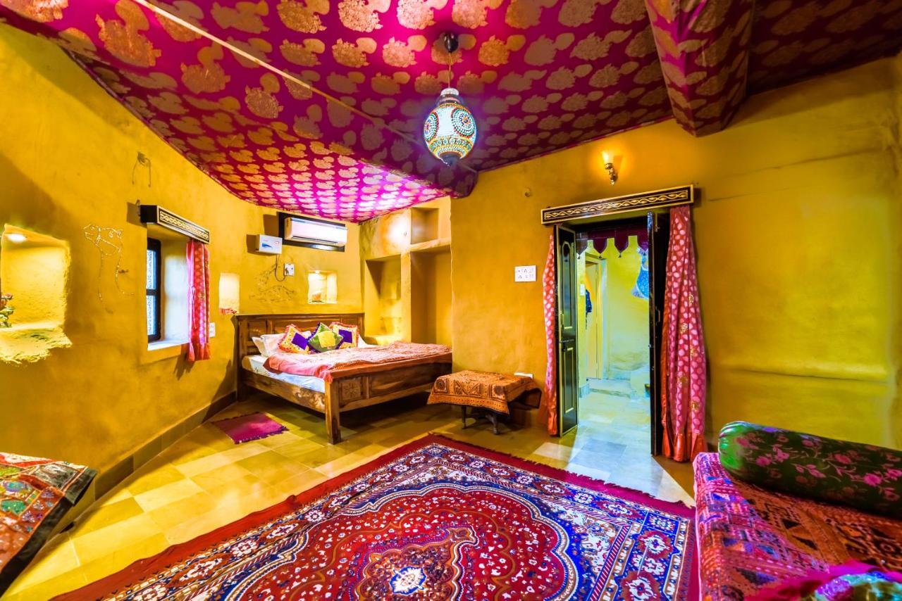 Mud Mirror Guesthouse Jaisalmer Bagian luar foto