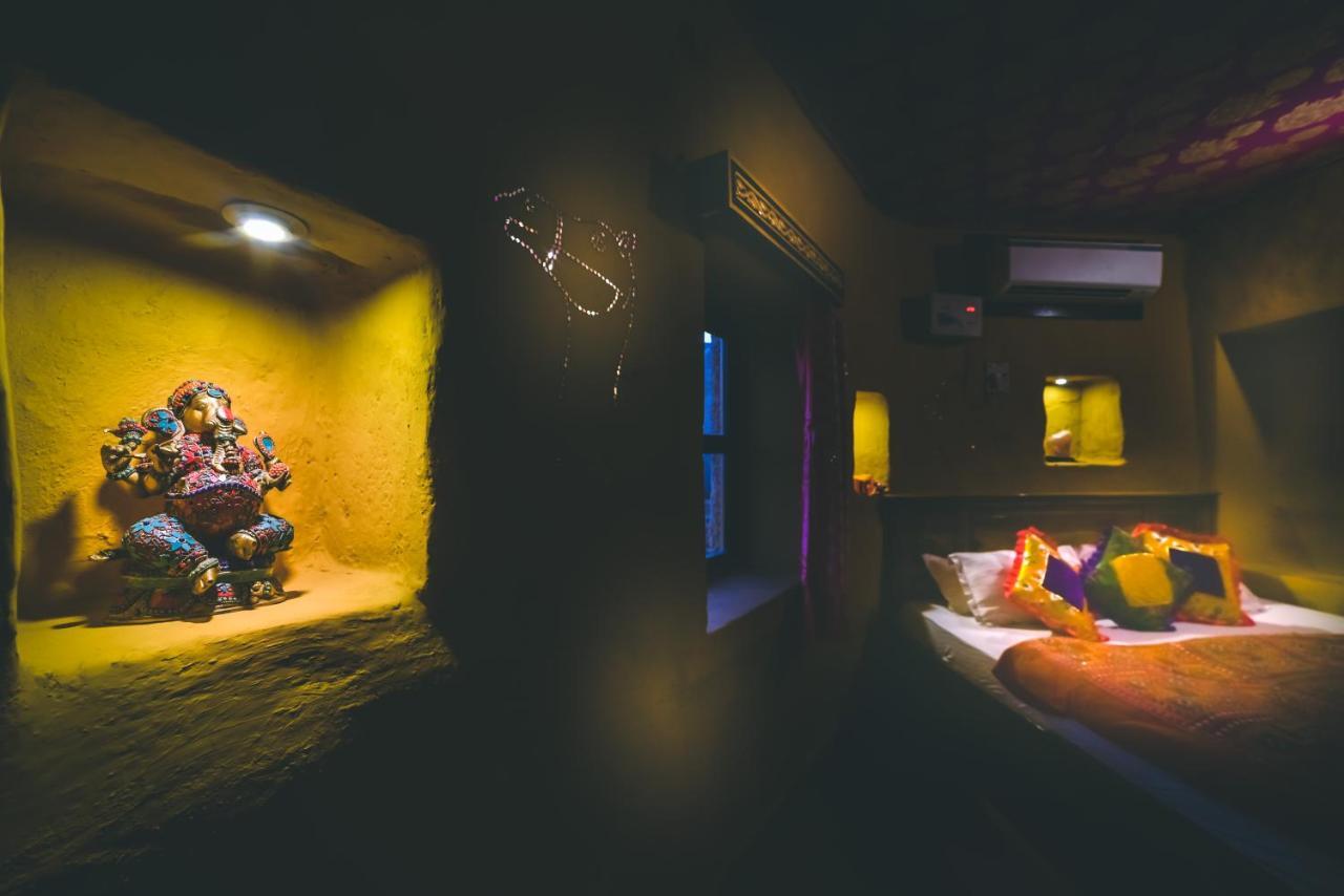 Mud Mirror Guesthouse Jaisalmer Bagian luar foto