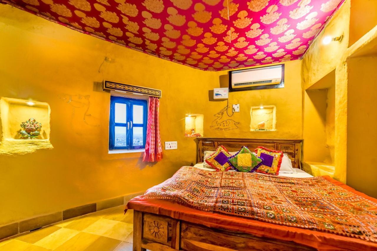 Mud Mirror Guesthouse Jaisalmer Bagian luar foto