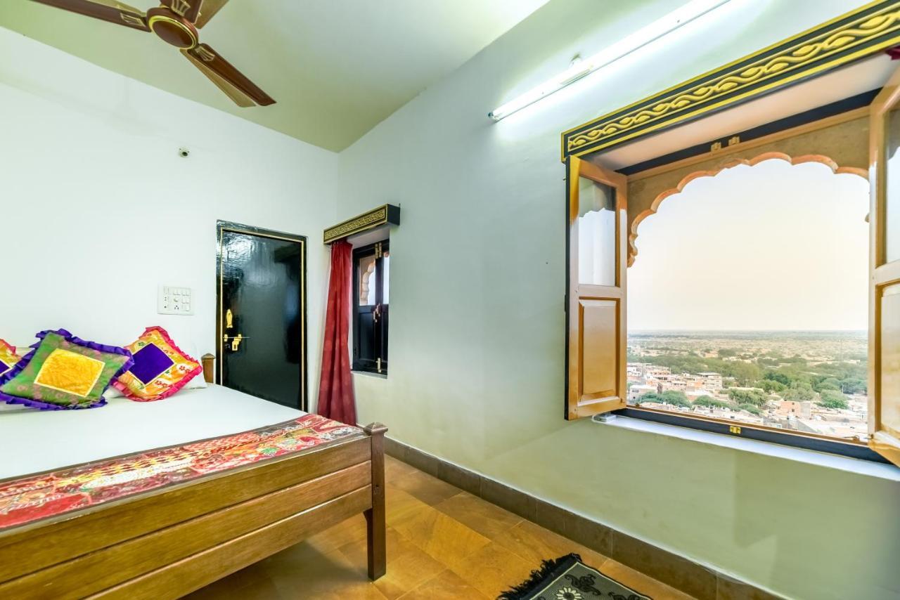 Mud Mirror Guesthouse Jaisalmer Bagian luar foto